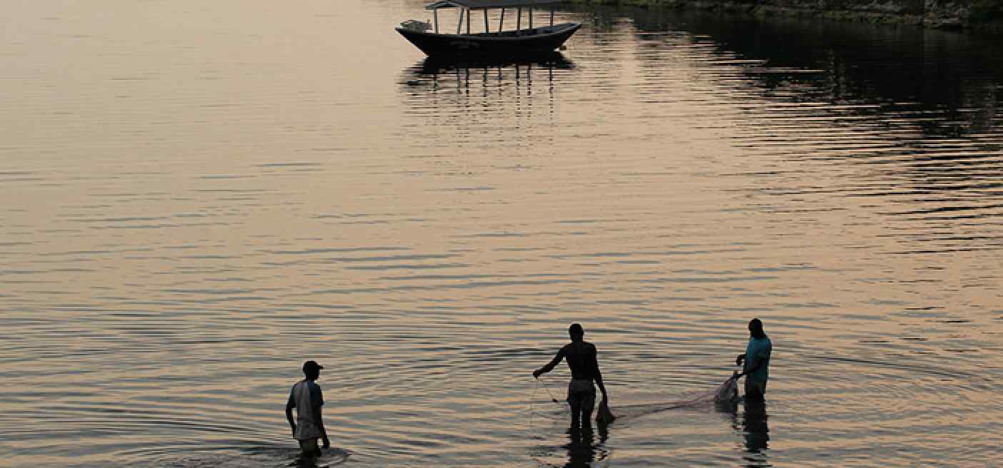 Fishing with Throw Nets